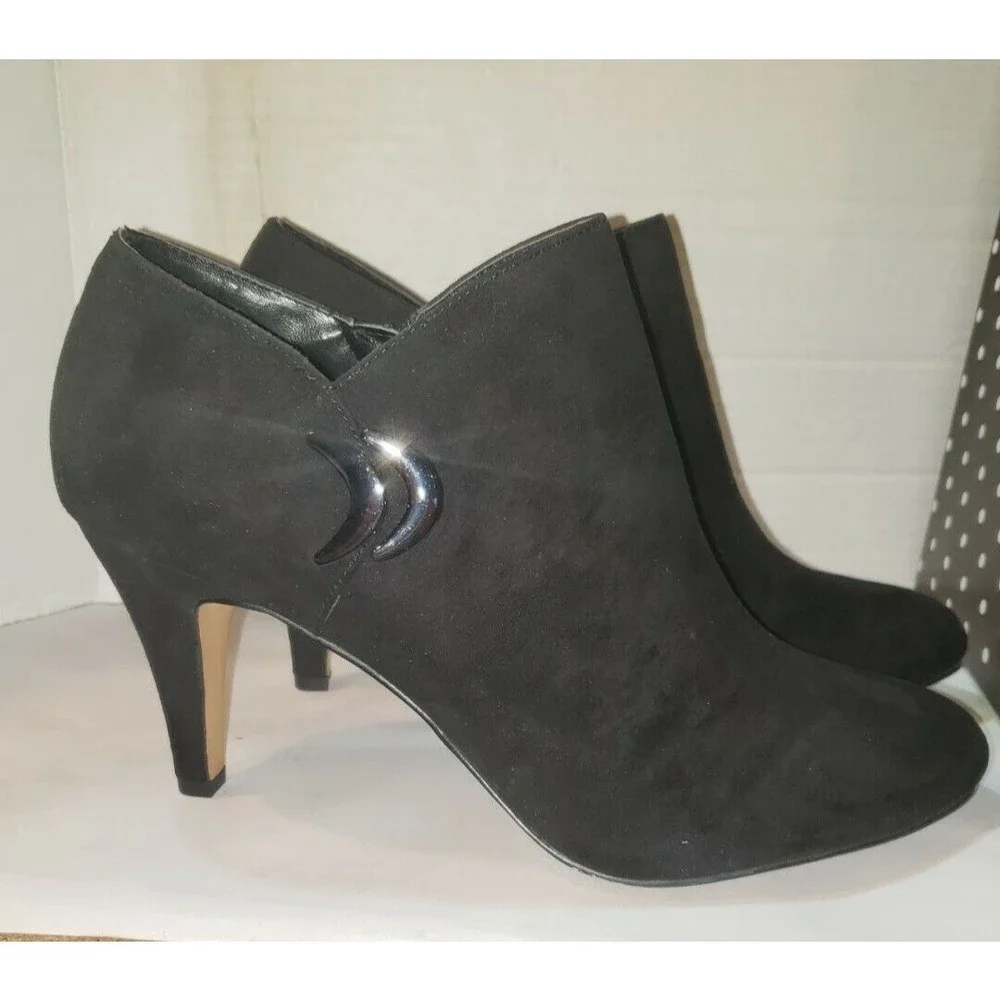Kelly & Katie Elegant Black Ankle Booties - Picture 2 of 11